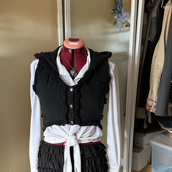 Gekko Camden Jackets & Blazers - Cropped Black Button Front Hooded Vest